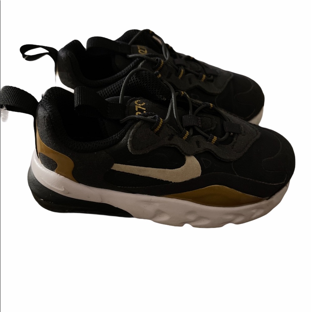 Nike 270